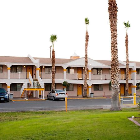 בליית' Emerald Inn & Lounge מראה חיצוני תמונה