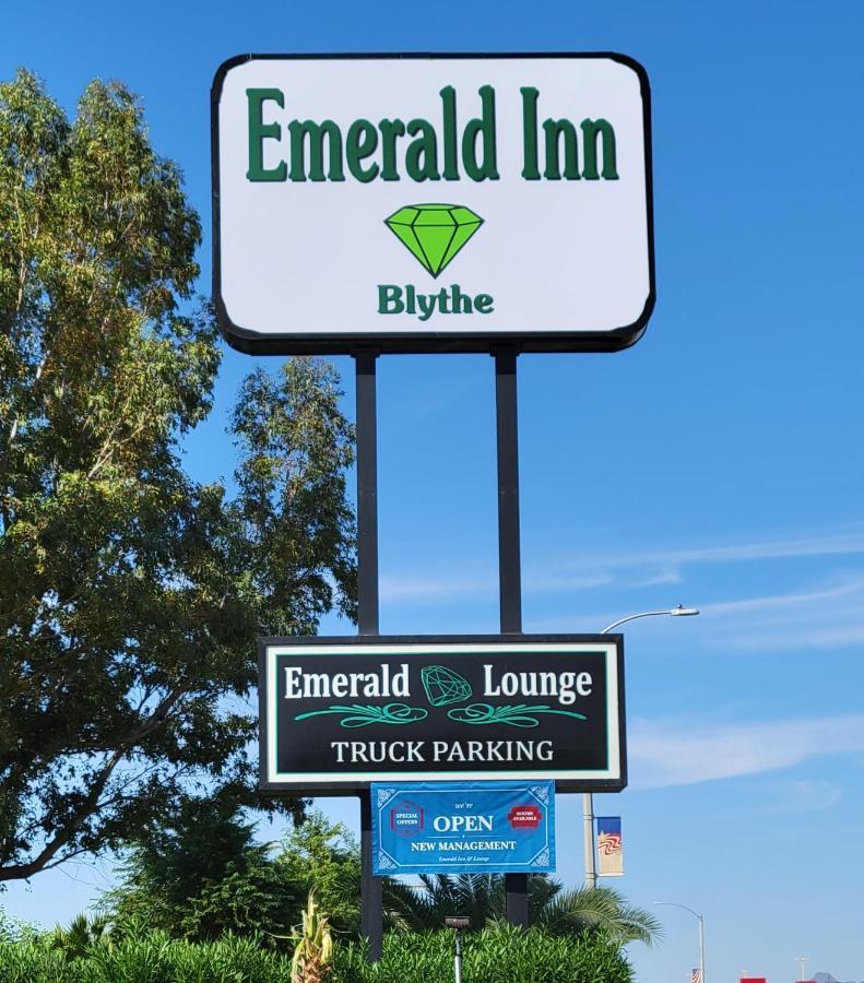 בליית' Emerald Inn & Lounge מראה חיצוני תמונה