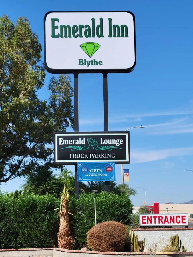 בליית' Emerald Inn & Lounge מראה חיצוני תמונה
