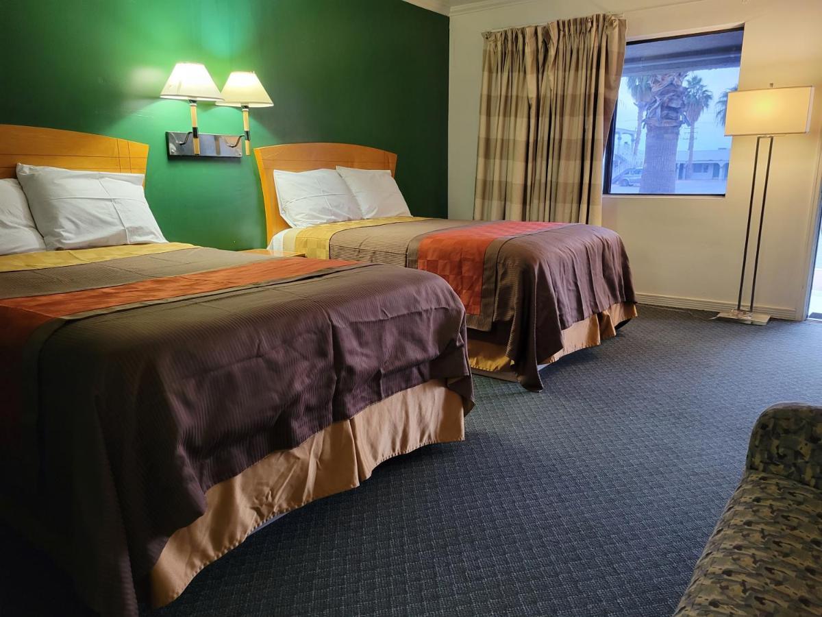 בליית' Emerald Inn & Lounge מראה חיצוני תמונה